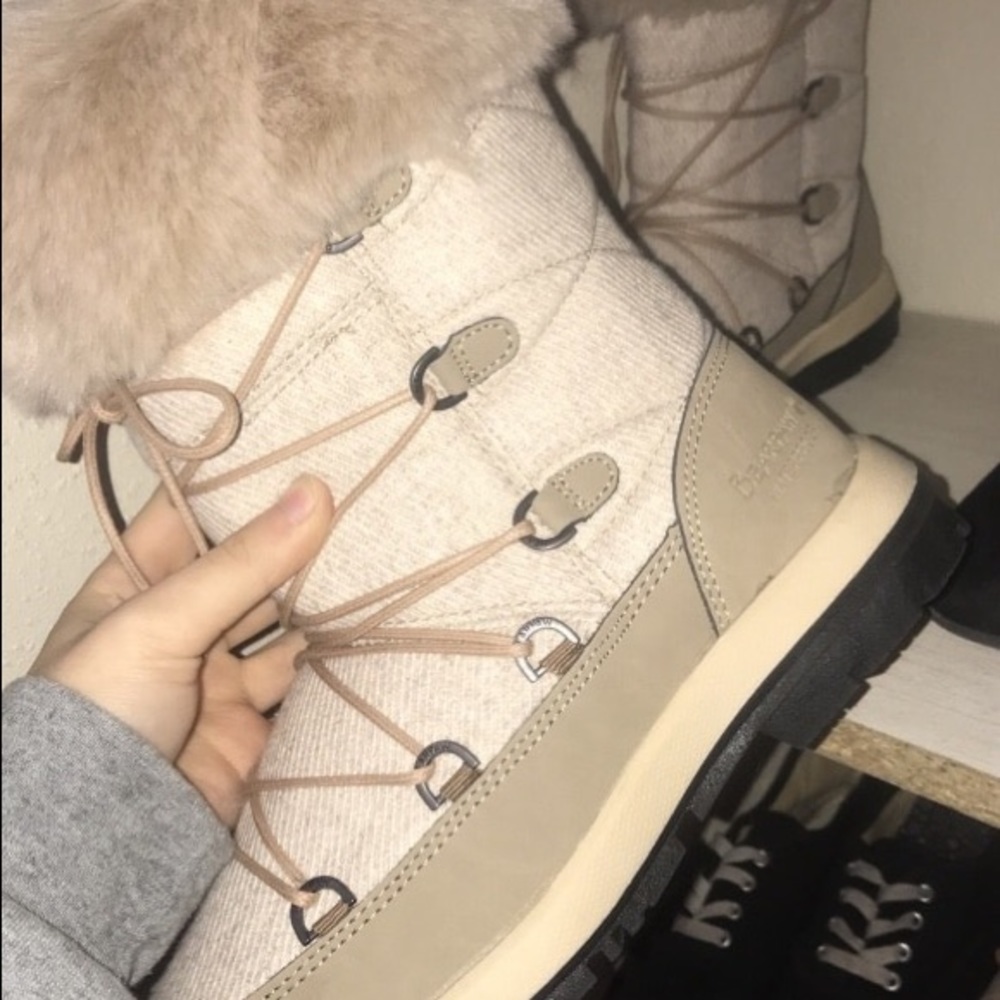 Bearpaw Tan boots